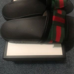 Gucci Bow slides. Never worn. Box & tags included.